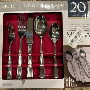 Mikasa Premium Stainless Steele Lofton Silver 20 piece Flatware Set NIB